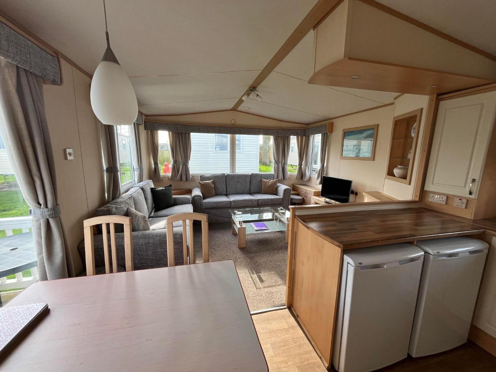 Bittern 8, - California Cliffs, Parkdean, Sleeps 8, Free Wi-fi, Bed Linen And Towels Included, Pet Friendly - 2 Minutes From The Beach! Scratby